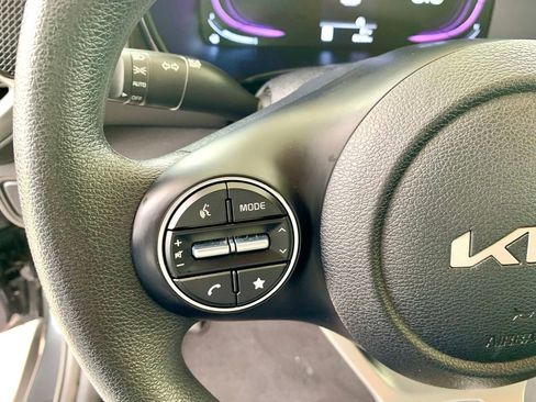 Used 2025 Kia Soul LX FWD image 28