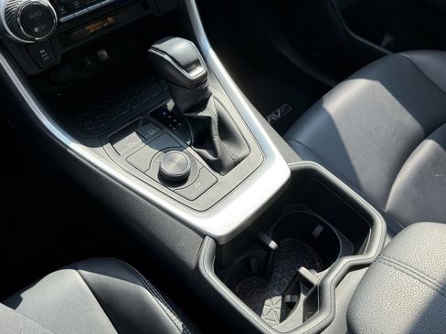 Used 2022 Toyota RAV4 XLE Premium image 30