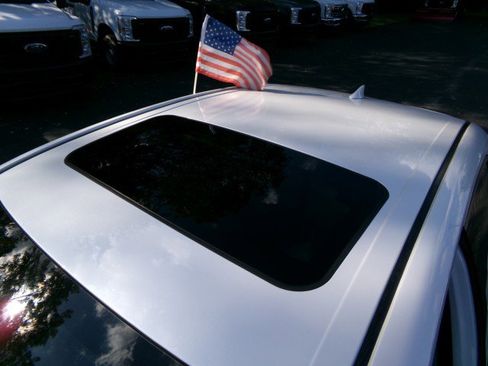 Used 2022 Toyota Camry XLE image 19