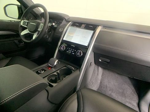 Used 2025 Land Rover Discovery Dynamic SE image 36