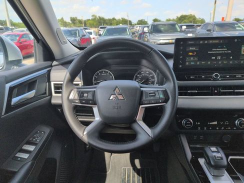 Used 2025 Mitsubishi Outlander SE AWD/4WD image 22