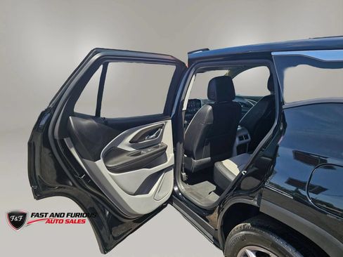 Used 2023 GMC Terrain SLT w/ Infotainment Package II AWD/4WD image 10