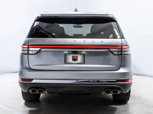 Used 2020 Lincoln Aviator Reserve w/ Equipment Group 202A image 6