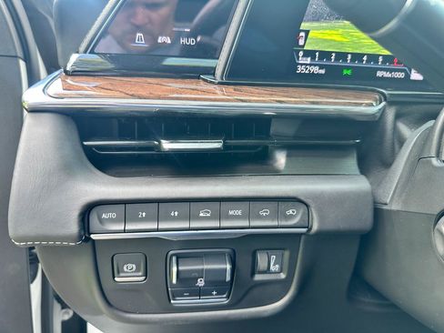 Used 2022 Cadillac Escalade Premium Luxury Platinum AWD/4WD image 47