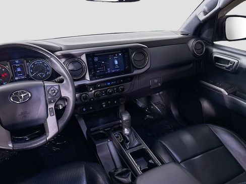 Used 2018 Toyota Tacoma SR5 AWD/4WD image 25