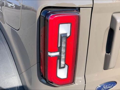 Certified 2025 Ford Bronco Outer Banks w/ Sasquatch Package image 29