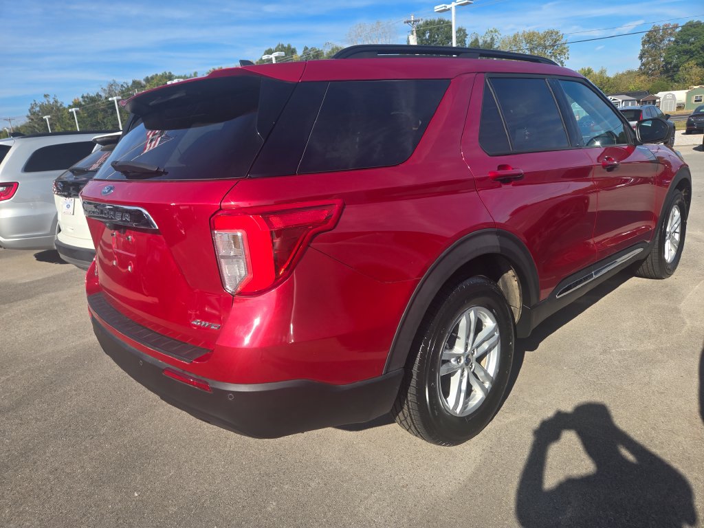 Used 2022 Ford Explorer XLT AWD/4WD image 4