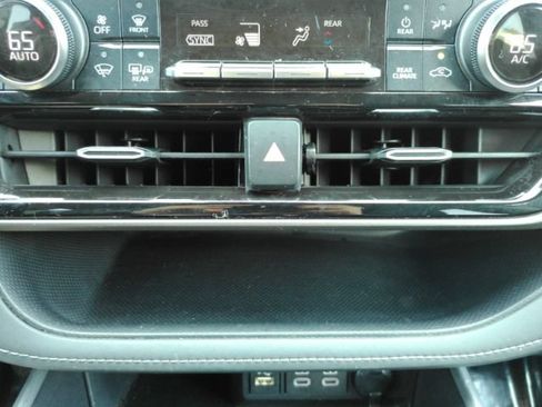 Used 2023 Toyota Highlander LE FWD image 48