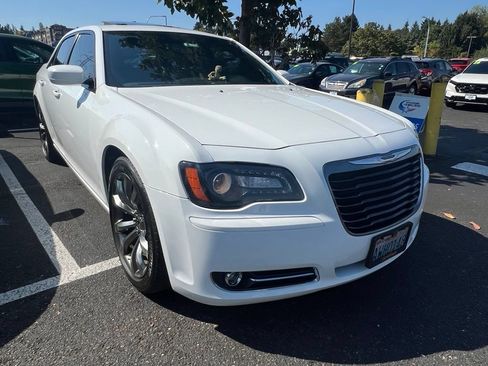 Used 2014 Chrysler 300 S RWD image 2