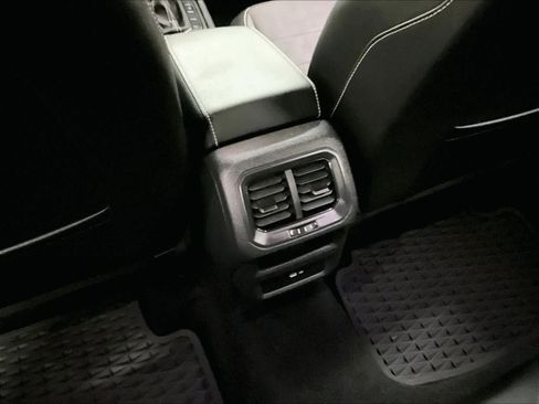 Used 2022 Volkswagen Taos SE w/ Panoramic Sunroof Package image 36