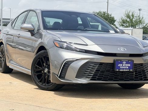 Used 2026 Toyota Camry SE FWD image 2
