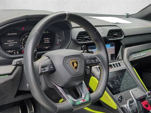 Used 2022 Lamborghini Urus AWD/4WD image 11