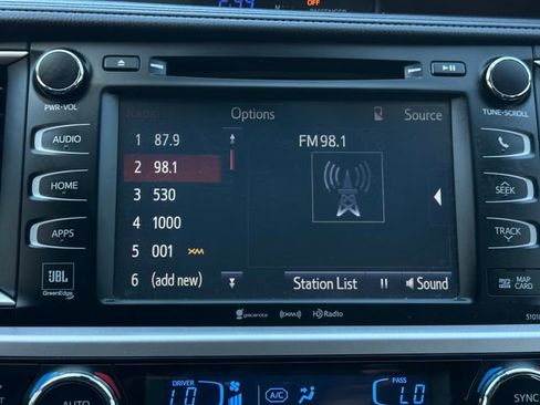 Used 2017 Toyota Highlander Limited image 23