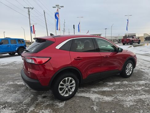 Used 2022 Ford Escape SE image 5
