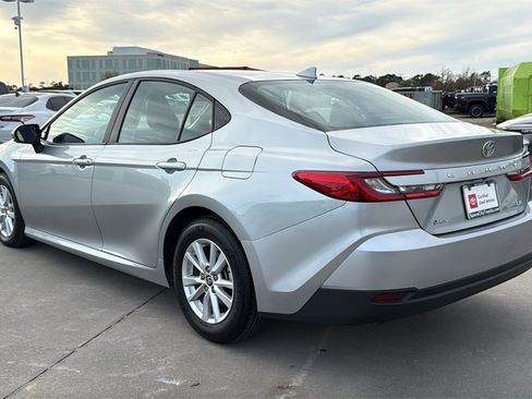 Certified 2025 Toyota Camry LE image 5