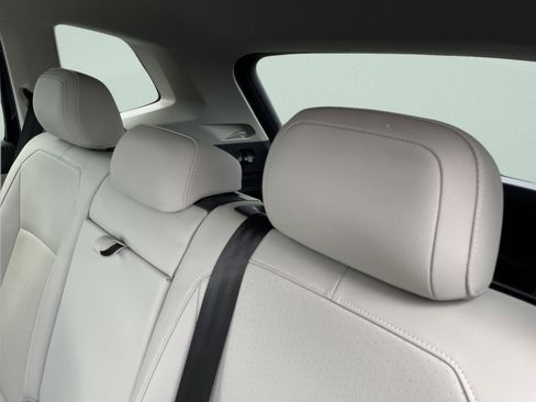 Used 2022 Volkswagen Tiguan SE image 23