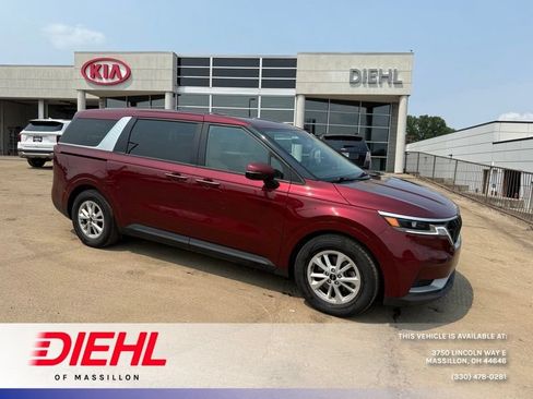 Certified 2023 Kia Carnival LX FWD image 1