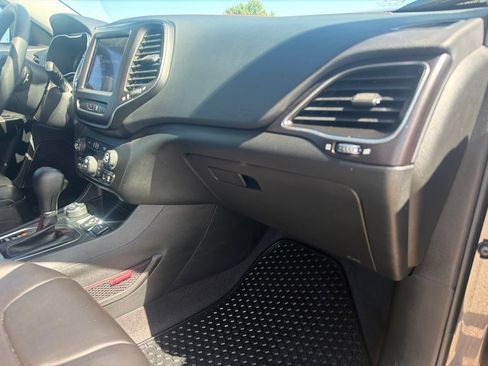 Used 2022 Jeep Cherokee Trailhawk w/ Sun, Sound & Nav Group AWD/4WD image 32