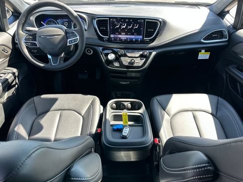 New 2027 Chrysler Pacifica Select AWD/4WD image 14