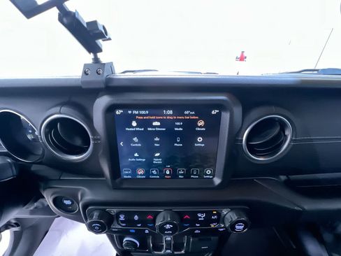 Used 2022 Jeep Wrangler Unlimited Sahara w/ Cold Weather Group AWD/4WD image 25