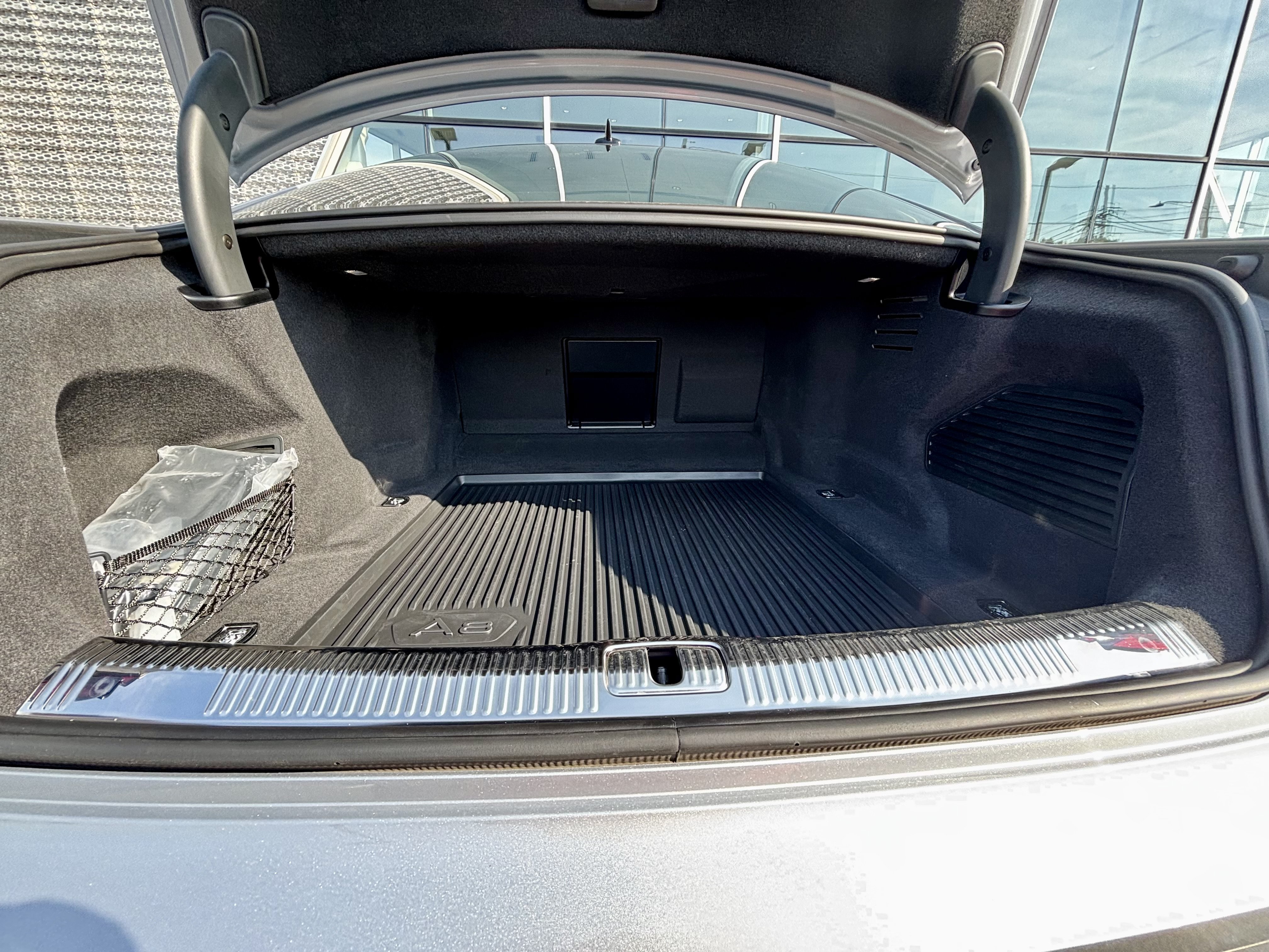 Used 2023 Audi S8 AWD/4WD image 12