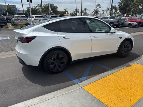 Used 2024 Tesla Model Y Long Range image 26