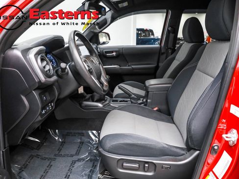 Used 2022 Toyota Tacoma TRD Off-Road w/ Black Out Package (TMS) image 17