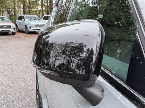 Certified 2024 Volvo XC40 B5 Core image 11