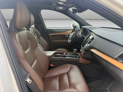 Used 2022 Volvo XC90 T6 Momentum AWD/4WD image 15