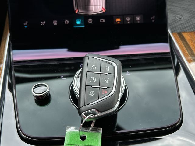 Used 2025 Cadillac Escalade Sport Platinum w/ LPO, Floor Liner Package AWD/4WD image 63