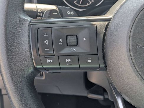 Used 2024 Nissan Rogue S AWD/4WD image 17