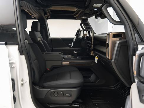 Used 2025 GMC Hummer EV 2X w/ LPO, Sport Package AWD/4WD image 43