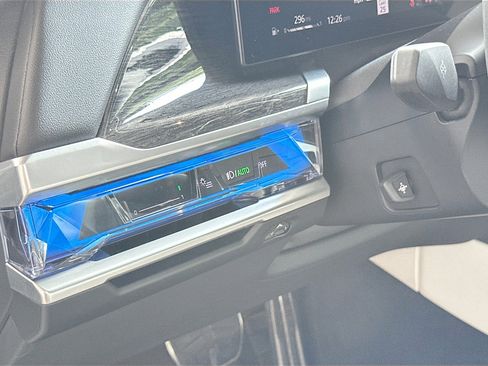 Used 2023 BMW 760i xDrive image 10