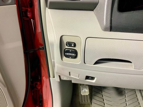 Used 2010 Toyota Camry image 19