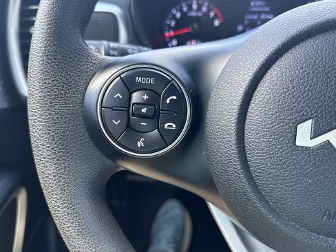 Used 2022 Kia Soul LX FWD image 18