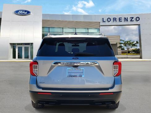 Used 2022 Ford Explorer XLT image 6