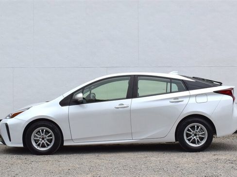 Used 2022 Toyota Prius LE FWD image 9