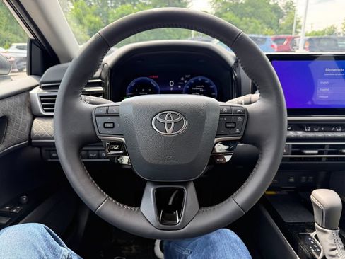 Used 2026 Toyota Camry XLE AWD/4WD image 10