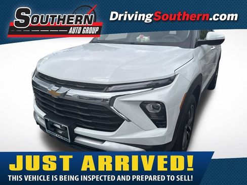 Used 2024 Chevrolet TrailBlazer LT w/ Driver Confidence Package AWD/4WD image 1