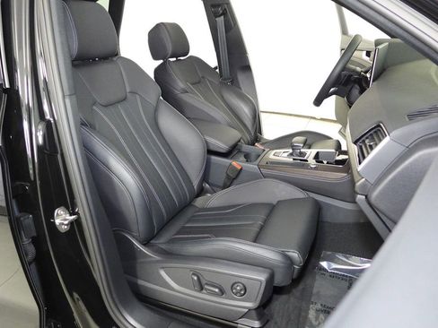 Used 2025 Audi Q5 e Premium Plus w/ Premium Plus Package AWD/4WD image 19