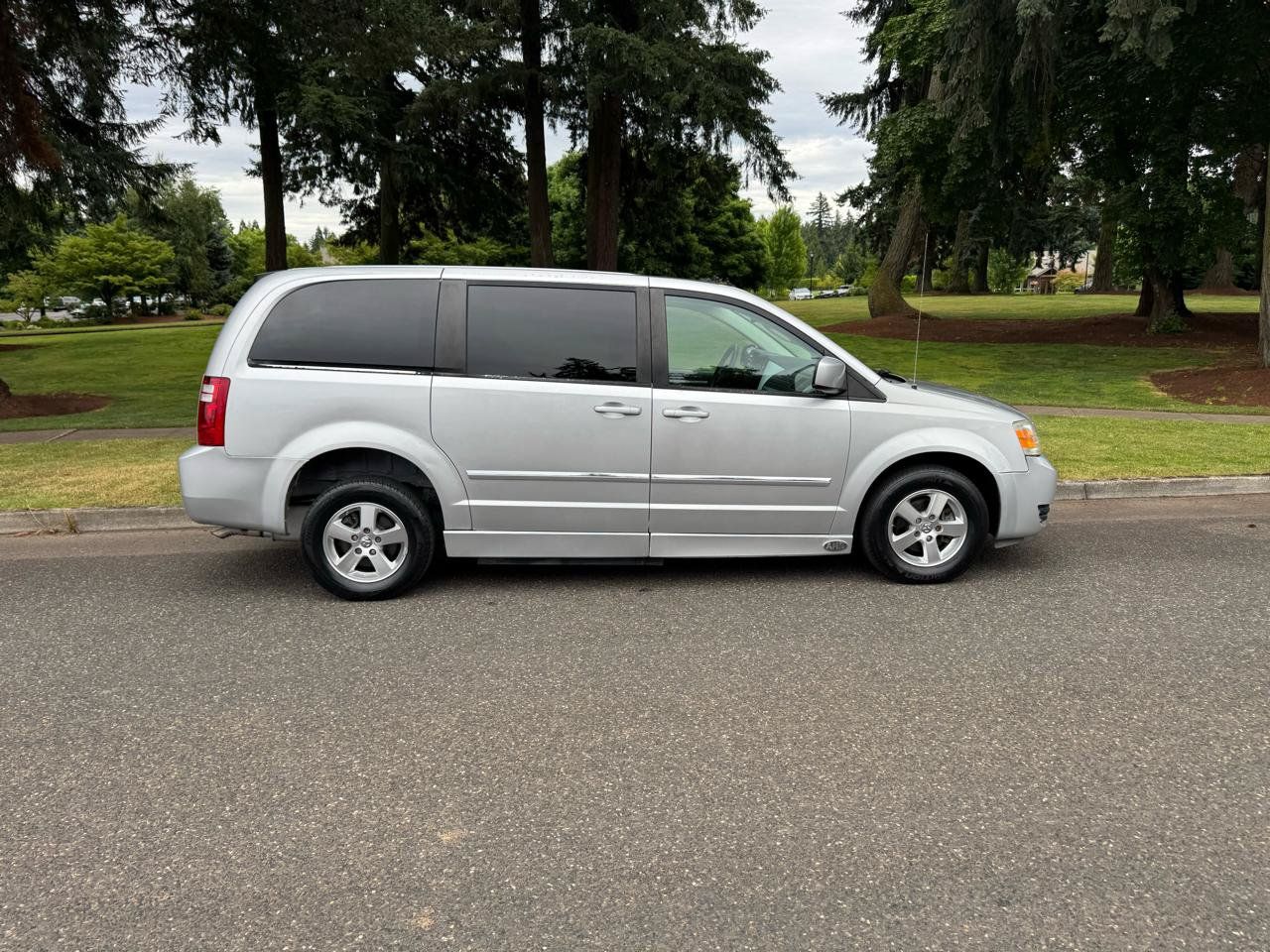 Used 2008 Dodge Grand Caravan SXT FWD image 11