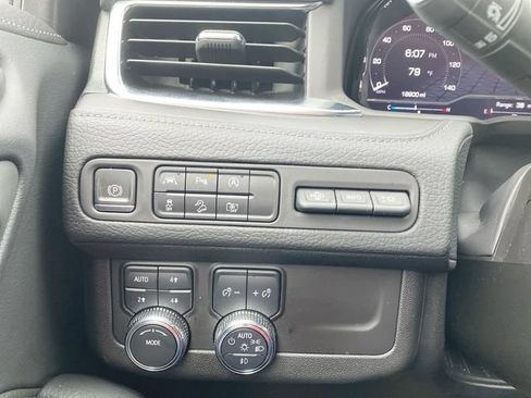 Used 2024 GMC Yukon Denali AWD/4WD image 18
