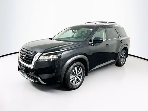 Used 2024 Nissan Pathfinder SL image 3