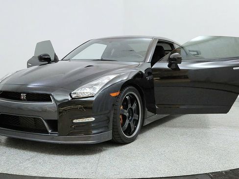 Used 2012 Nissan GT-R Black Edition image 9