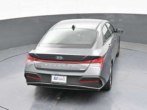 Used 2025 Hyundai Elantra Hybrid FWD image 59