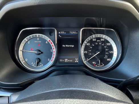 Used 2019 Nissan Titan SV w/ SV Convenience Package image 21