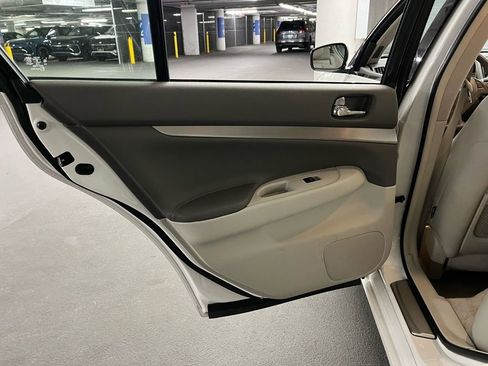 Used 2015 INFINITI Q40 w/ Moonroof Package image 18