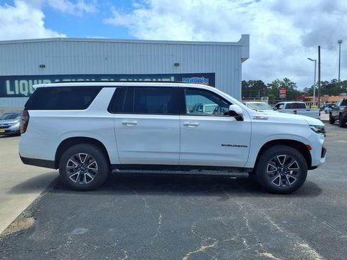 Used 2023 Chevrolet Suburban Z71 AWD/4WD image 7