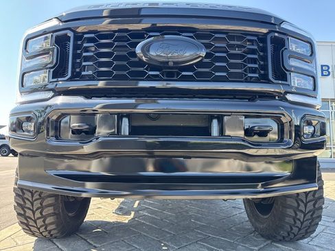 Used 2025 Ford F350 Lariat w/ FX4 Off-Road Package image 40