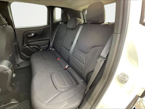 Used 2022 Jeep Renegade Latitude w/ Convenience Group AWD/4WD image 26